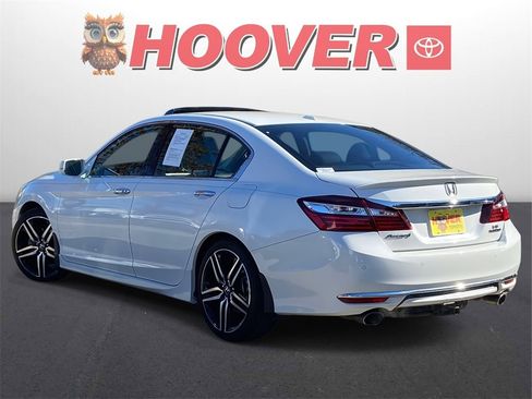 Used 2016 Honda Accord Touring image 5