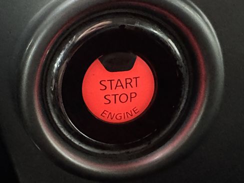 Used 2020 Nissan Titan SV image 12