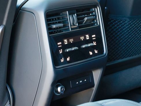 Certified 2025 Porsche Cayenne E-Hybrid Coupe image 51