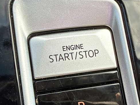 Used 2024 Volkswagen Atlas SE image 36