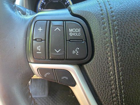 Used 2019 Toyota Highlander XLE AWD/4WD image 19