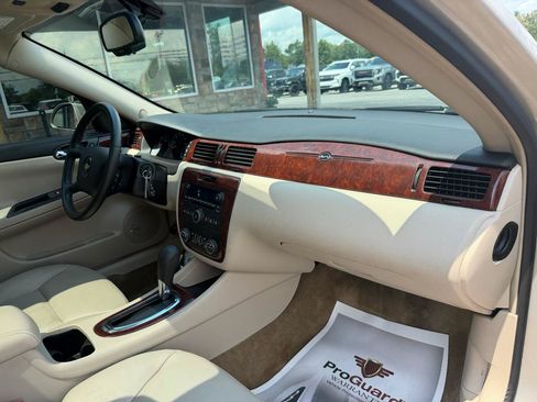 Used 2010 Chevrolet Impala LTZ FWD image 21