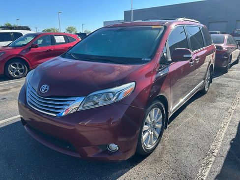 Used 2015 Toyota Sienna Limited Premium image 2