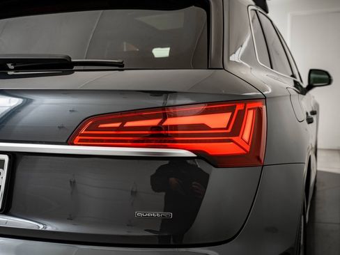 Used 2023 Audi Q5 2.0T Premium w/ Convenience Package image 9