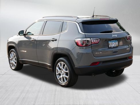 Used 2023 Jeep Compass Latitude AWD/4WD image 5