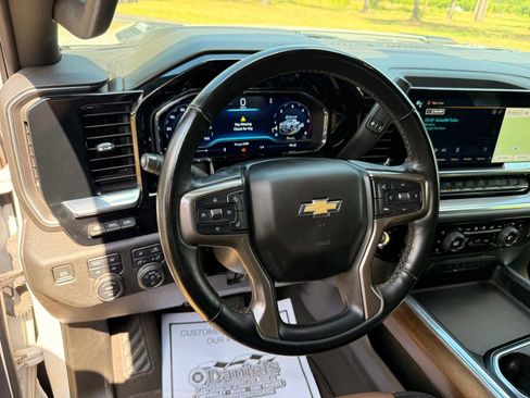 Used 2024 Chevrolet Silverado 2500 High Country w/ Technology Package AWD/4WD image 15