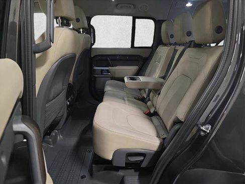 Used 2024 Land Rover Defender 130 S image 14