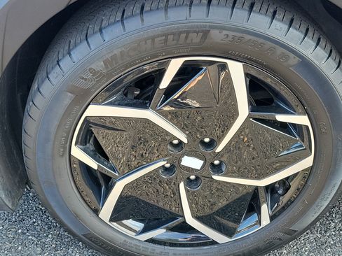 Certified 2024 Hyundai Ioniq 5 SEL RWD image 9