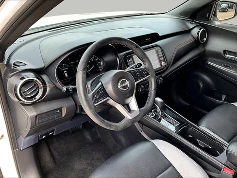Used 2022 Nissan Kicks SR w/ Premium Package FWD image 15