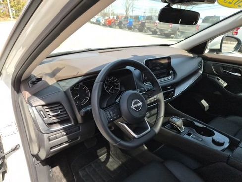 Used 2023 Nissan Rogue SV w/ SV Premium B Package image 18