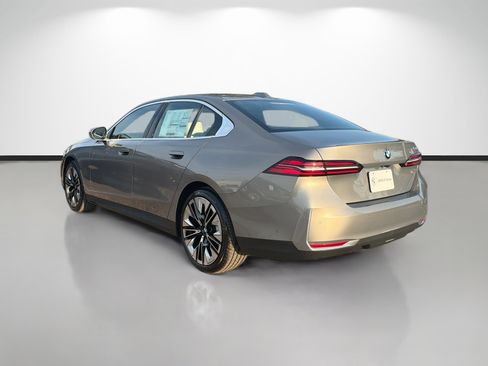 New 2026 BMW 530i 530i w/ Convenience Package image 5