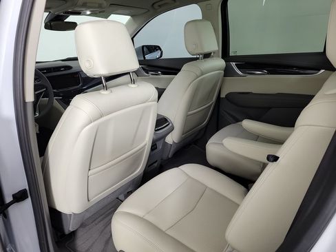 Used 2025 Cadillac XT6 Premium Luxury FWD image 13