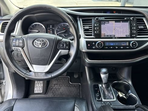 Used 2014 Toyota Highlander XLE FWD image 8