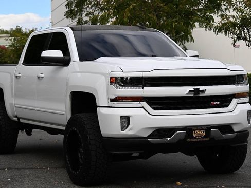 Used 2018 Chevrolet Silverado 1500 LT w/ All Star Edition AWD/4WD image 8