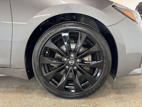 Used 2021 Nissan Maxima SR FWD image 25