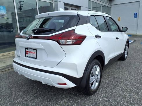 New 2025 Nissan Kicks Play S FWD image 8