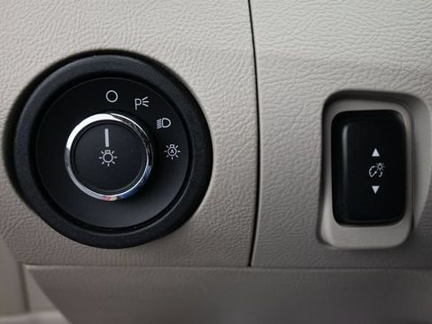 Used 2010 Ford Taurus SEL FWD image 23