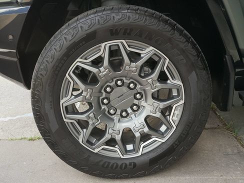 Used 2024 GMC Hummer EV 3X AWD/4WD image 34