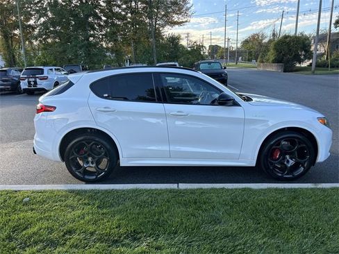 Used 2023 Alfa Romeo Stelvio Veloce image 9