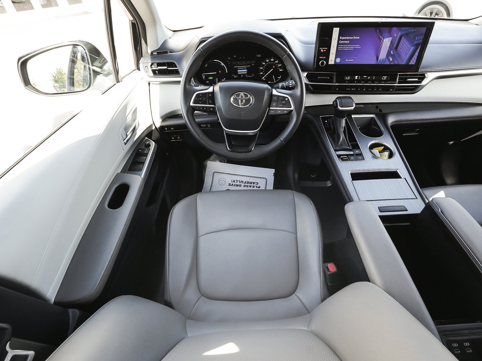 Used 2025 Toyota Sienna XLE FWD image 44