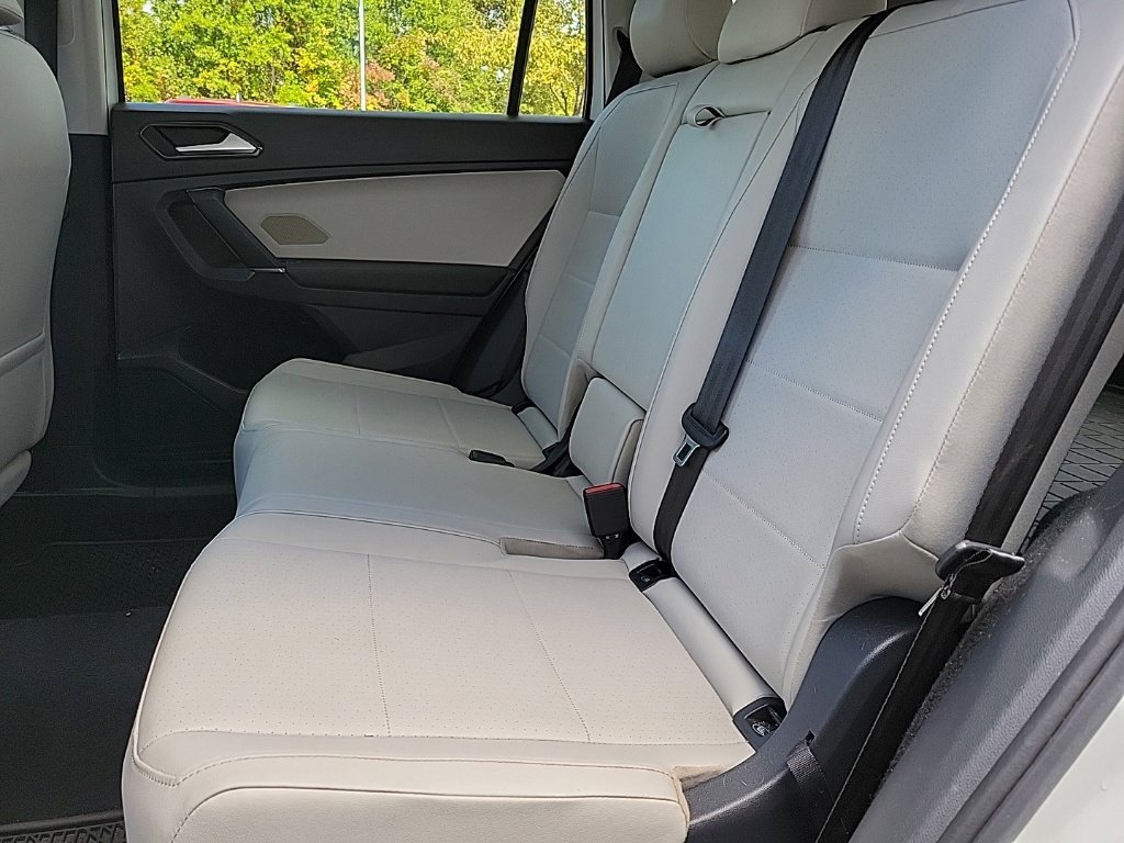 Used 2018 Volkswagen Tiguan SE w/ Panoramic Sunroof Package AWD/4WD image 8