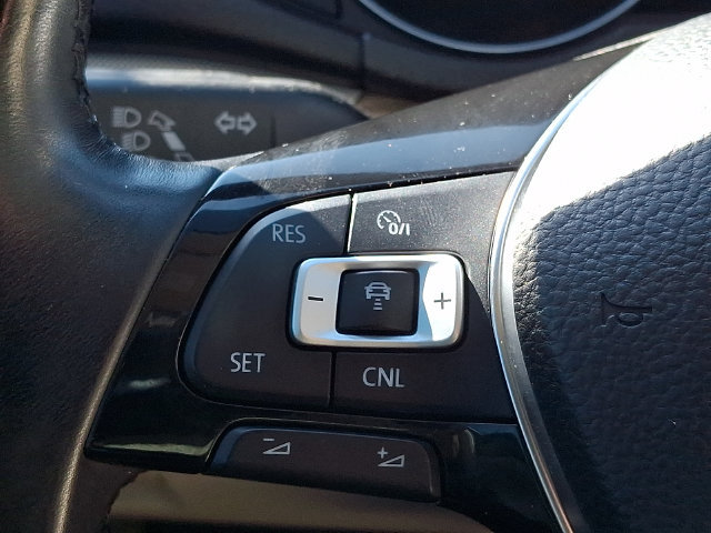 Used 2018 Volkswagen Passat 2.0T SE FWD image 21