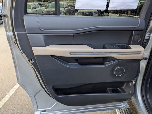 Used 2022 Ford Expedition Max Limited image 31