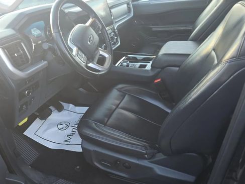 Used 2024 Ford Expedition Max XLT image 3