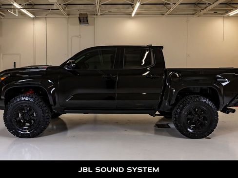 Used 2025 Toyota Tacoma TRD Pro AWD/4WD image 6