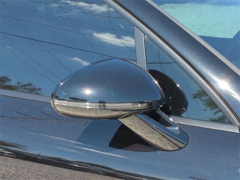 Used 2023 Porsche Macan image 12