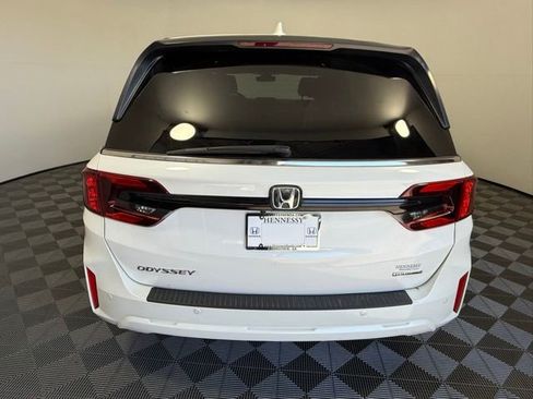 Used 2025 Honda Odyssey Touring image 5