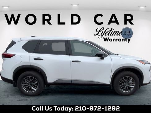 Used 2025 Nissan Rogue S FWD image 3