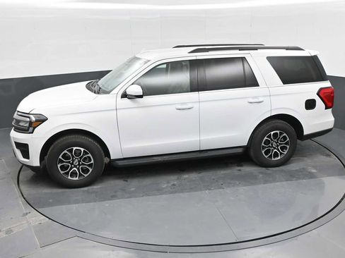 Used 2024 Ford Expedition XLT image 24