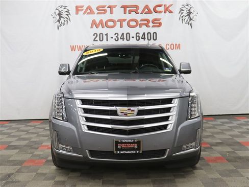 Used 2019 Cadillac Escalade Luxury image 2