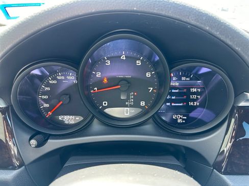 Used 2021 Porsche Macan AWD/4WD image 9