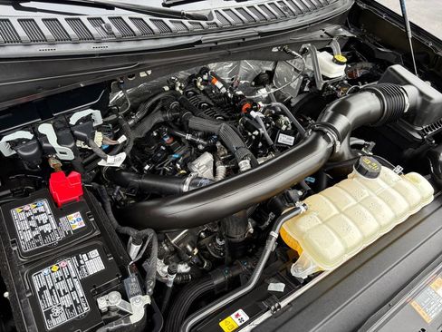 Used 2025 Ford Expedition Platinum image 14