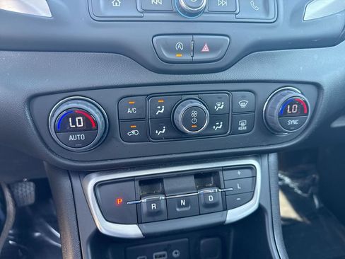 Used 2024 GMC Terrain SLE w/ Driver Convenience Package FWD image 13