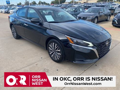 Used 2024 Nissan Altima 2.5 SV image 7