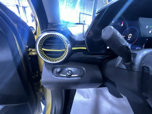 Used 2024 Chevrolet Trax ACTIV w/ Sunroof Package image 16