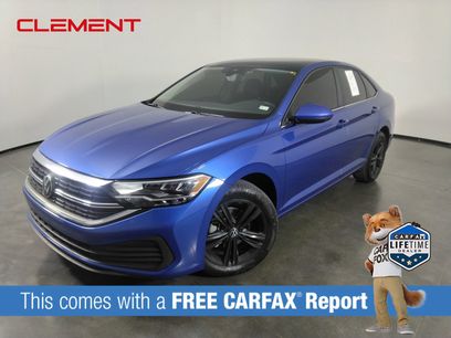 Used 2023 Volkswagen Jetta SE w/ Panoramic Sunroof Package