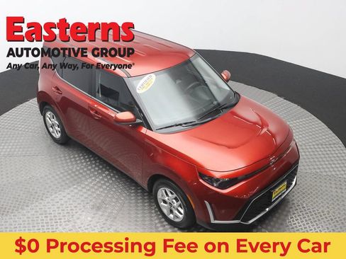 Used 2024 Kia Soul LX w/ Option Group 015 FWD image 3