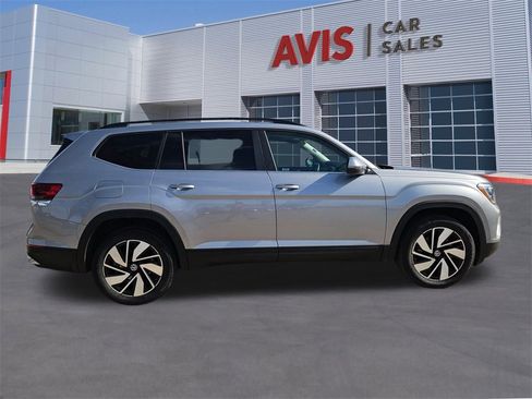 Used 2025 Volkswagen Atlas SE image 7