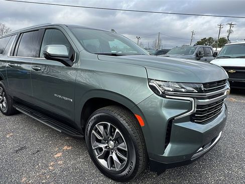 Certified 2023 Chevrolet Suburban LT w/ Luxury Package image 3