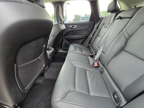 Used 2025 Volvo XC60 B5 Plus image 10