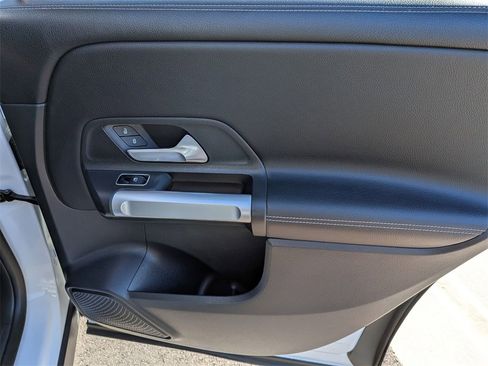 Used 2023 Mercedes-Benz GLB 250 GLB 250 image 10