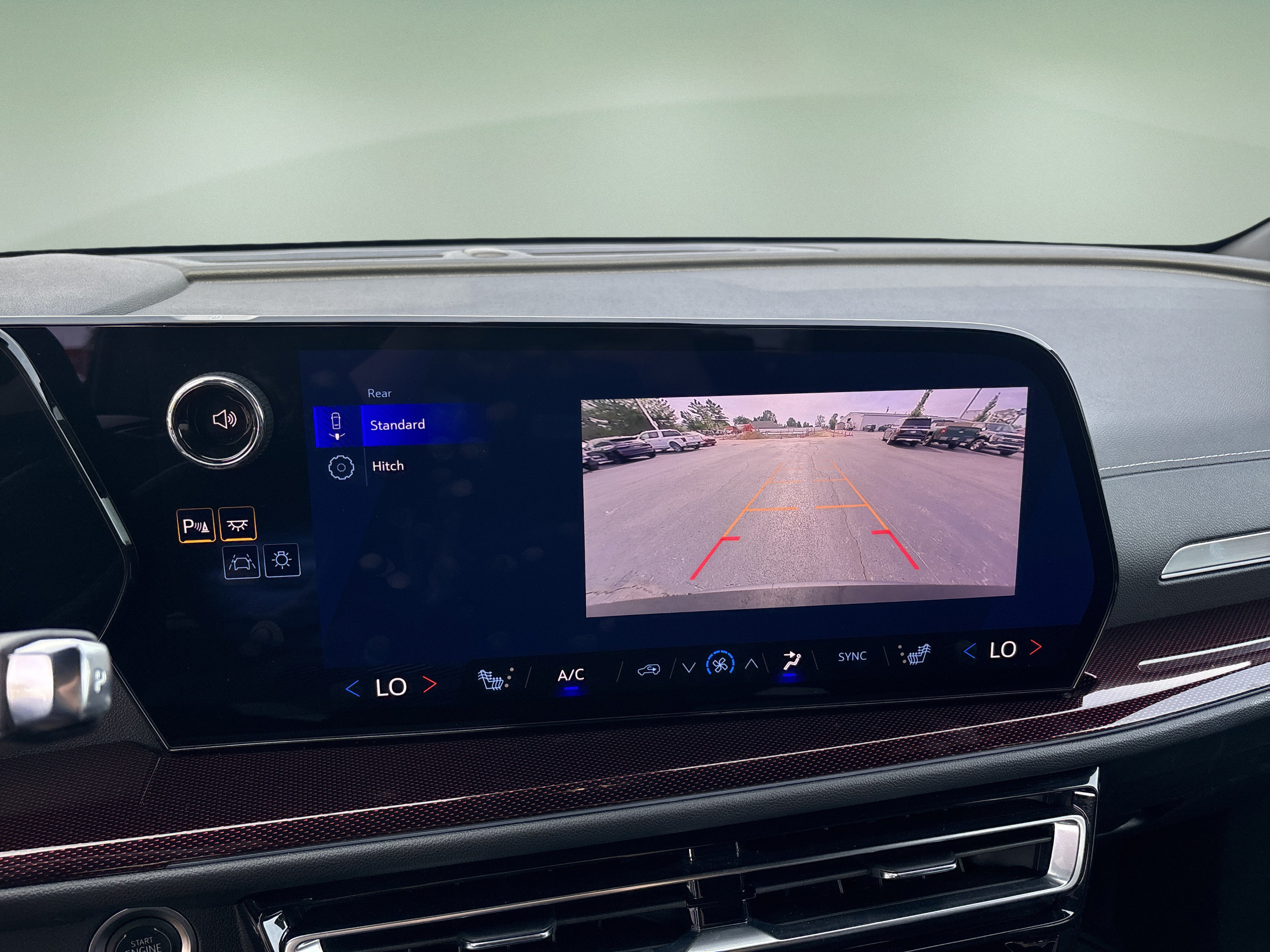 Used 2025 Chevrolet Traverse Z71 AWD/4WD image 16