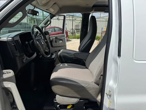 Used 2016 Chevrolet Express 3500 Extended image 23