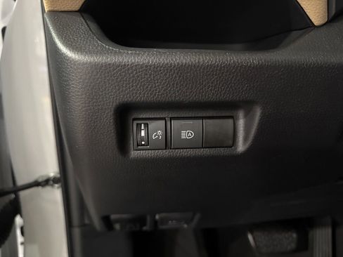 Used 2021 Toyota RAV4 XLE AWD/4WD image 24