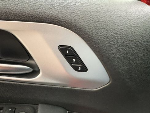 Used 2025 Chrysler Pacifica Limited image 26