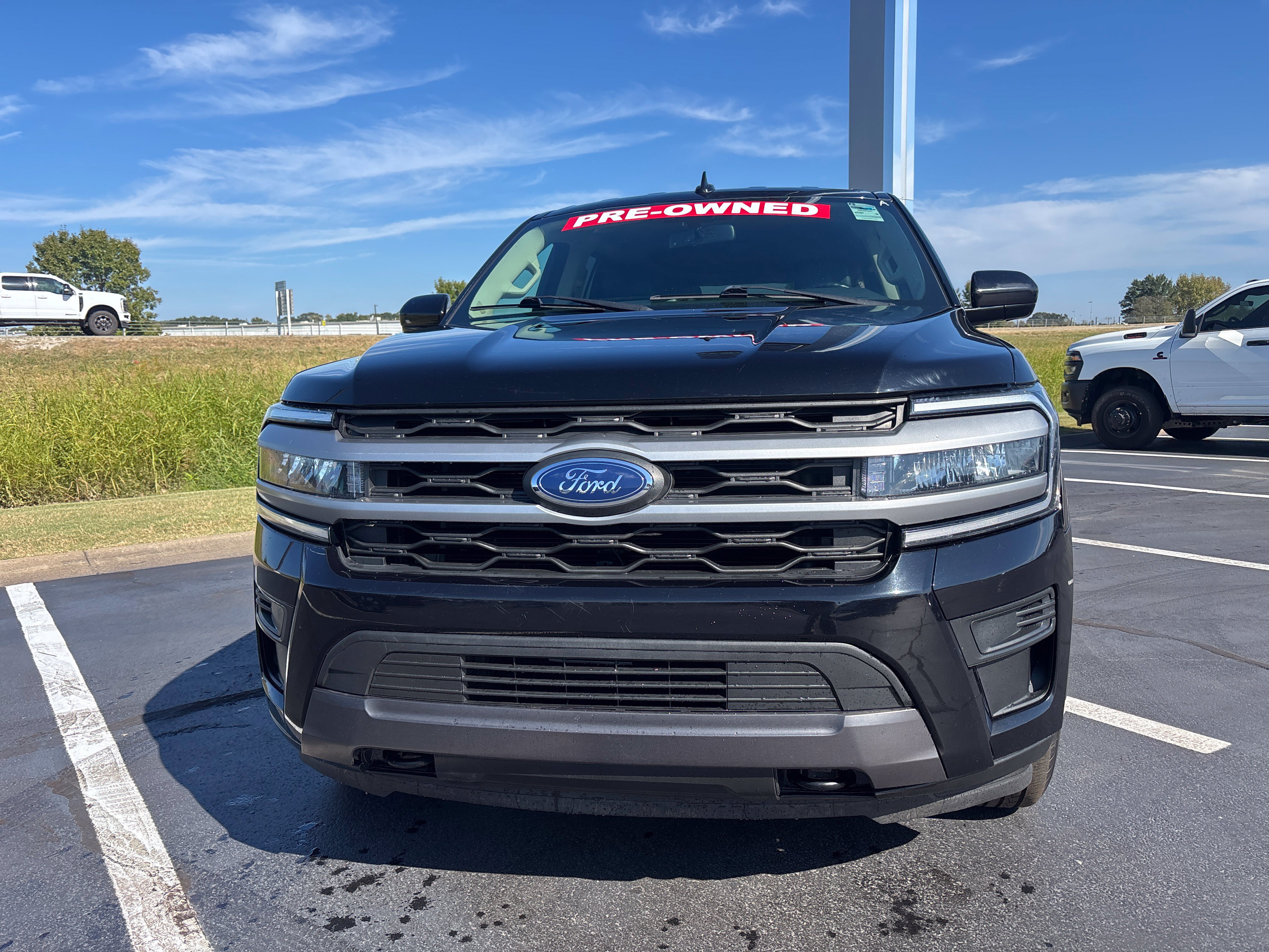 Used 2023 Ford Expedition Max XLT AWD/4WD image 2
